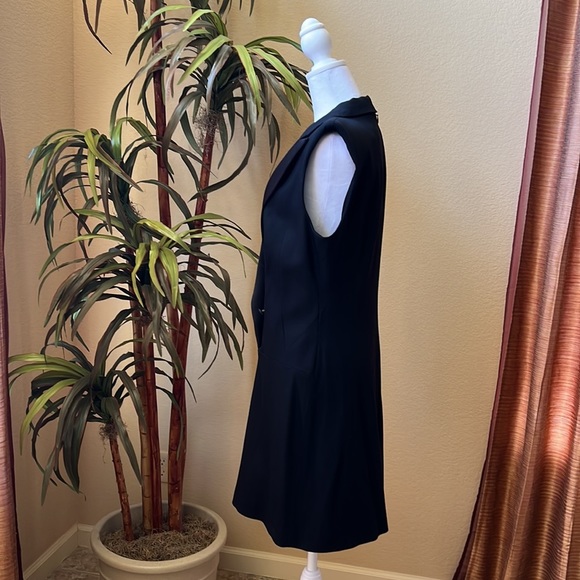 NWT- Alexander McQueen Elegant Black Tuxedo Dress, size 44. Excellent condition - Picture 3 of 10